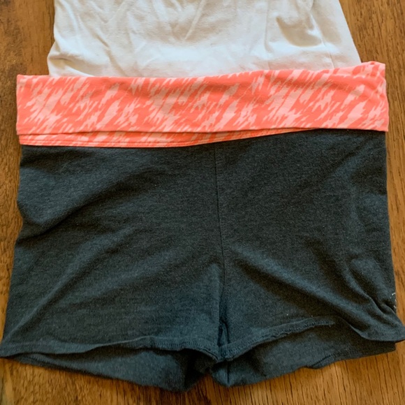 Grey athletic shorts with pink foldable waist band - Picture 3 of 5
